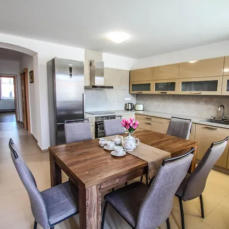 Apartment Emilia *